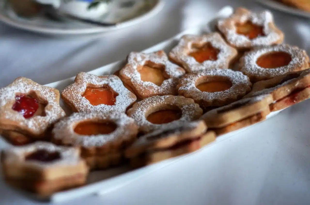 Vánoční cukroví - linecké cukroví s marmeládou