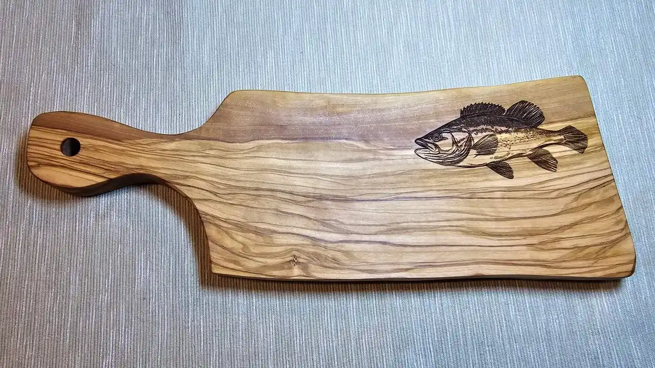 Dřevěné servírovací prkénko z olivového dřeva