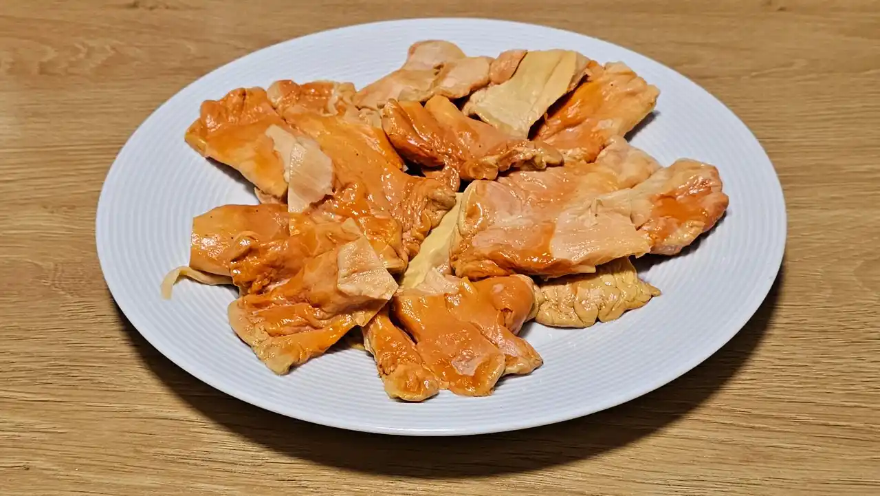 Povařené plátky sírovce žlutooranžového.