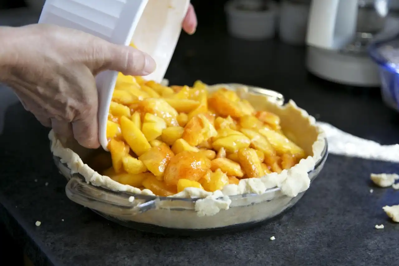 Křehké těsto, jednoduchý základ na sladké i slané koláče