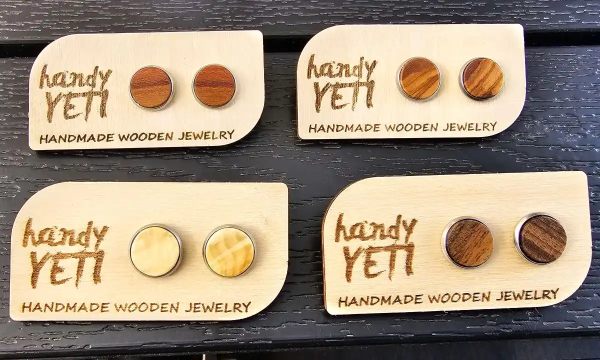 Dřevěné náušnice - pecky.