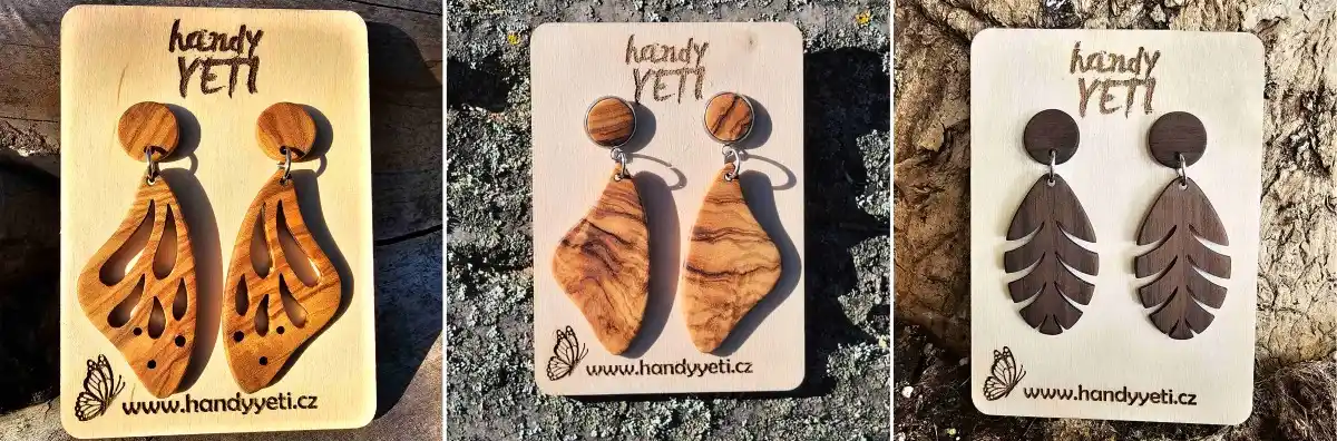 Dřevěné visací náušnoce.
