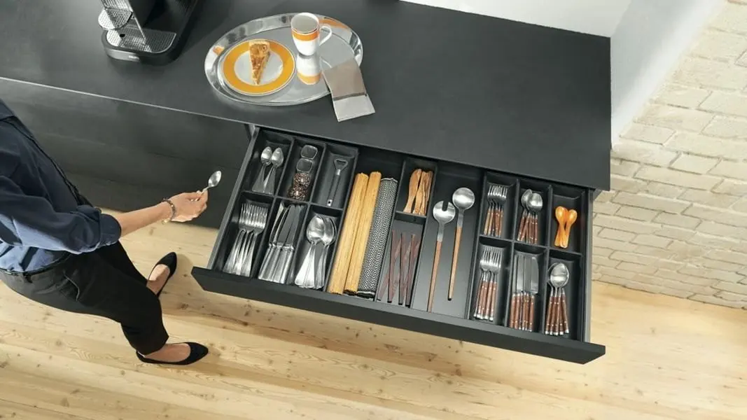 Blum - příčky a rámečky systému AMBIA-LINE