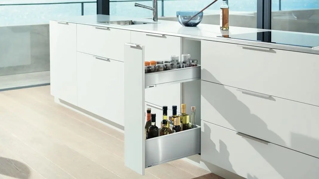 Blum - úzký výklopný modul