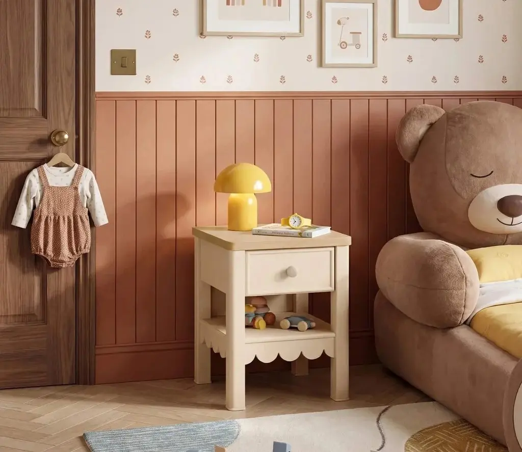 Montessori dětský pokoj - noční stolek
