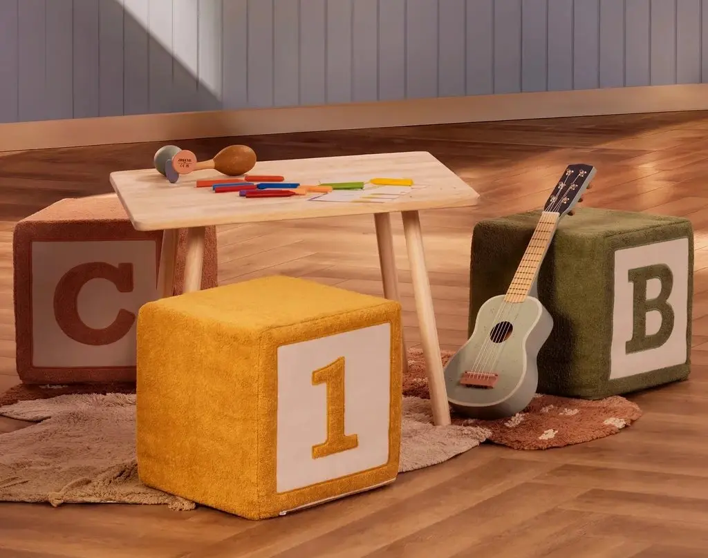 Montessori dětský pokoj - taburetky