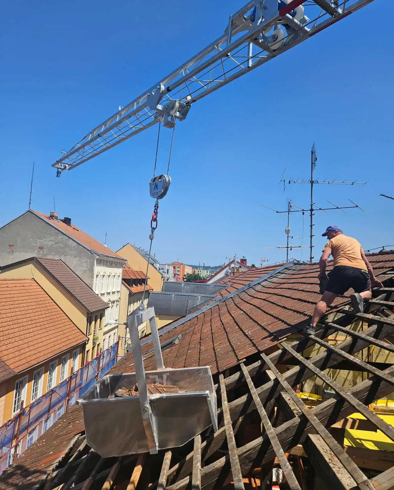 Moderní jeřáby usnadňují práci ve výškách