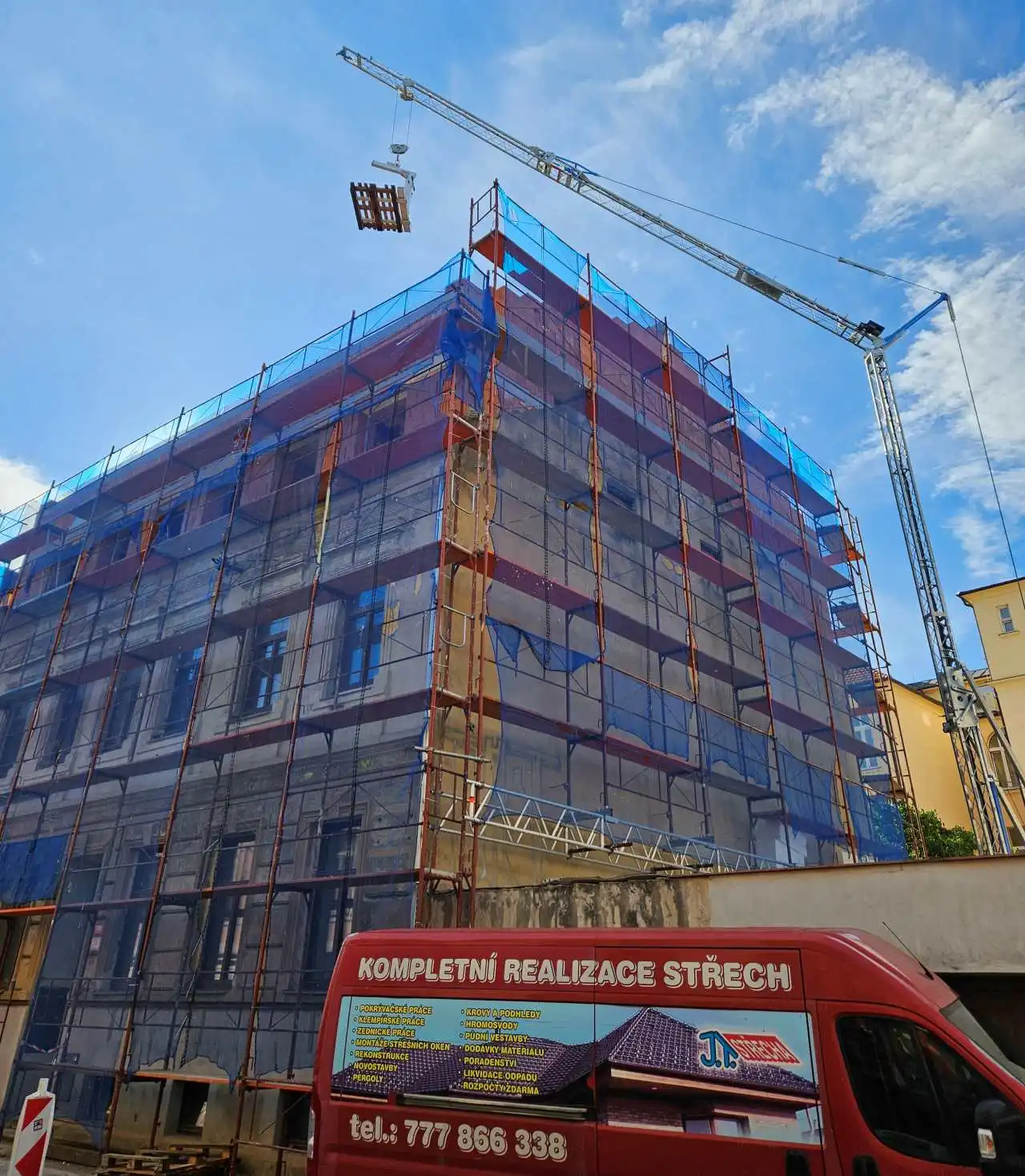 Moderní jeřáby usnadňují práci ve výškách