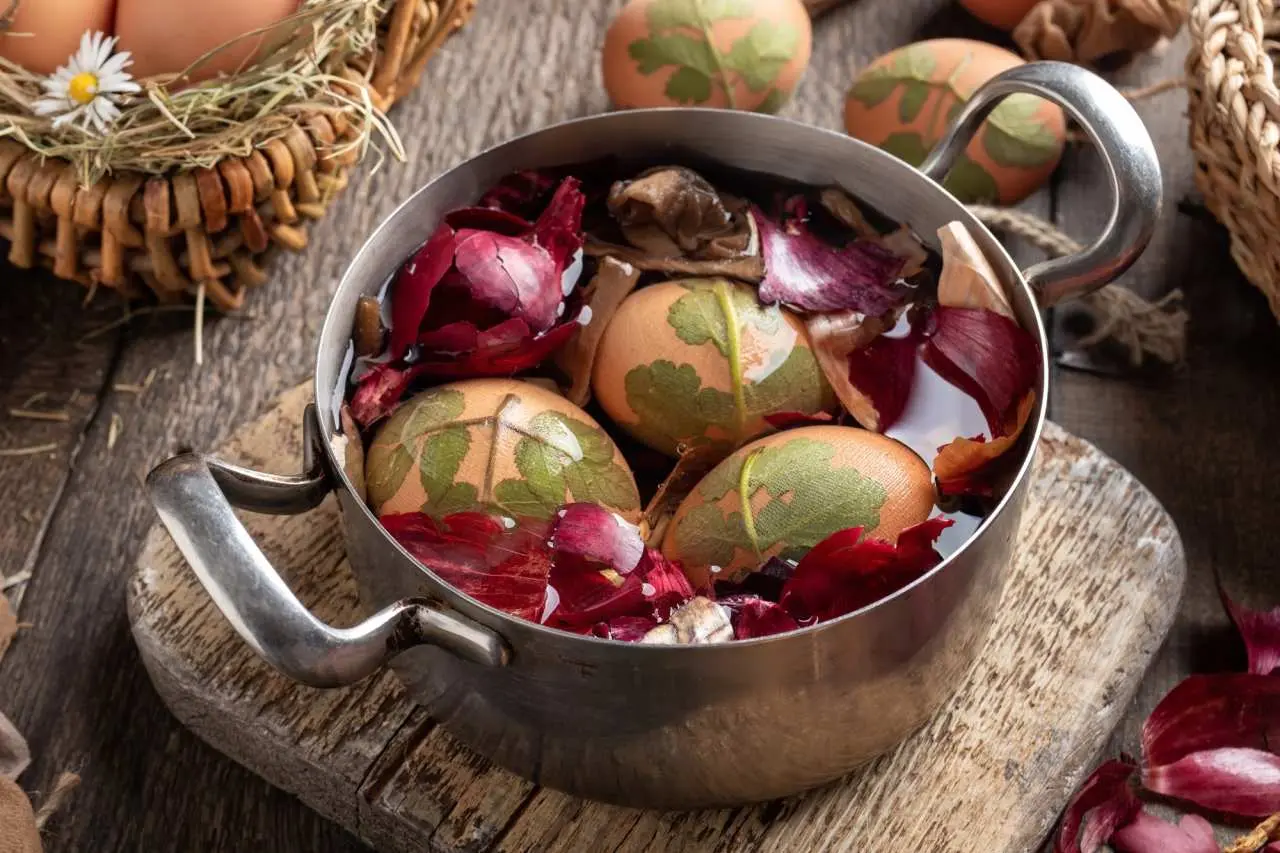 Barvení velikonočních vajíček