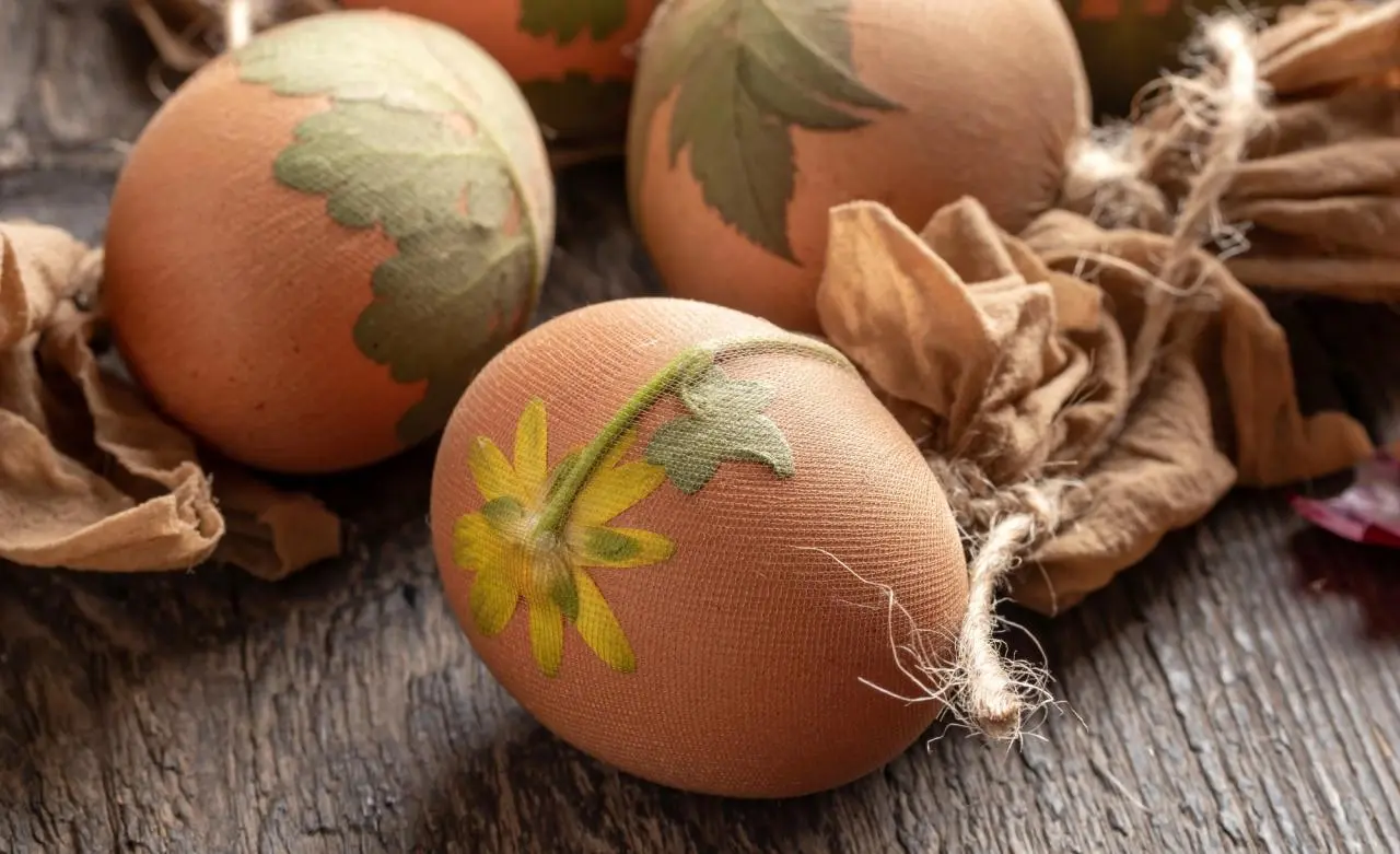 Barvení velikonočních vajíček