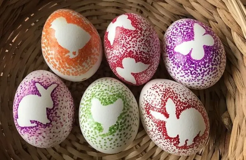 Barvení velikonočních vajíček