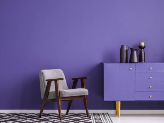 Fialová barva v interiéru: mystika, elegance a kreativita