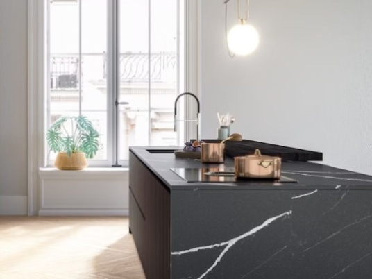 Kuchyňské desky z umělého kamene Technistone a Silestone
