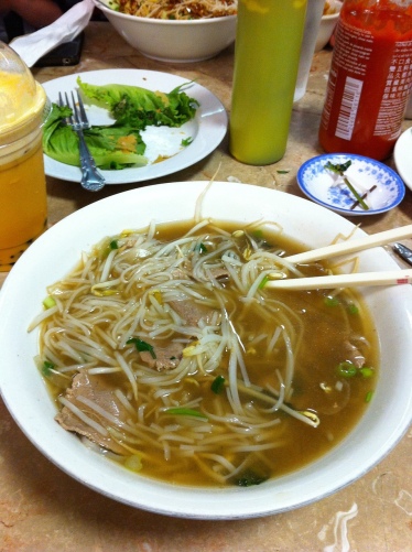 Pho bo - tradiční vietnamská polévka