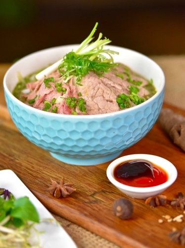 Pho bo - tradiční vietnamská polévka