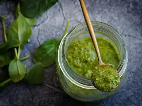 Bazalkové pesto s citronovou šťávou