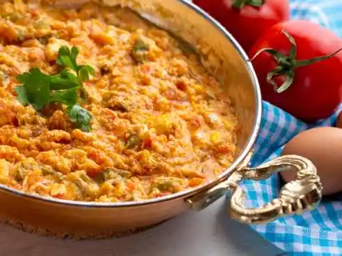Menemen (turecká vejce s rajčaty): originální recept z Turecka