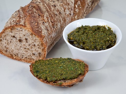 Pesto z mrkvové natě s kešu oříšky