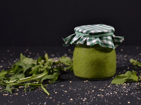 Pesto z rukoly s vlašskými ořechy a citronem